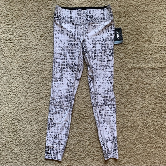 NWT Women’s 2xu Plyometric Printed Tights - Leggings - Picture 2 of 9